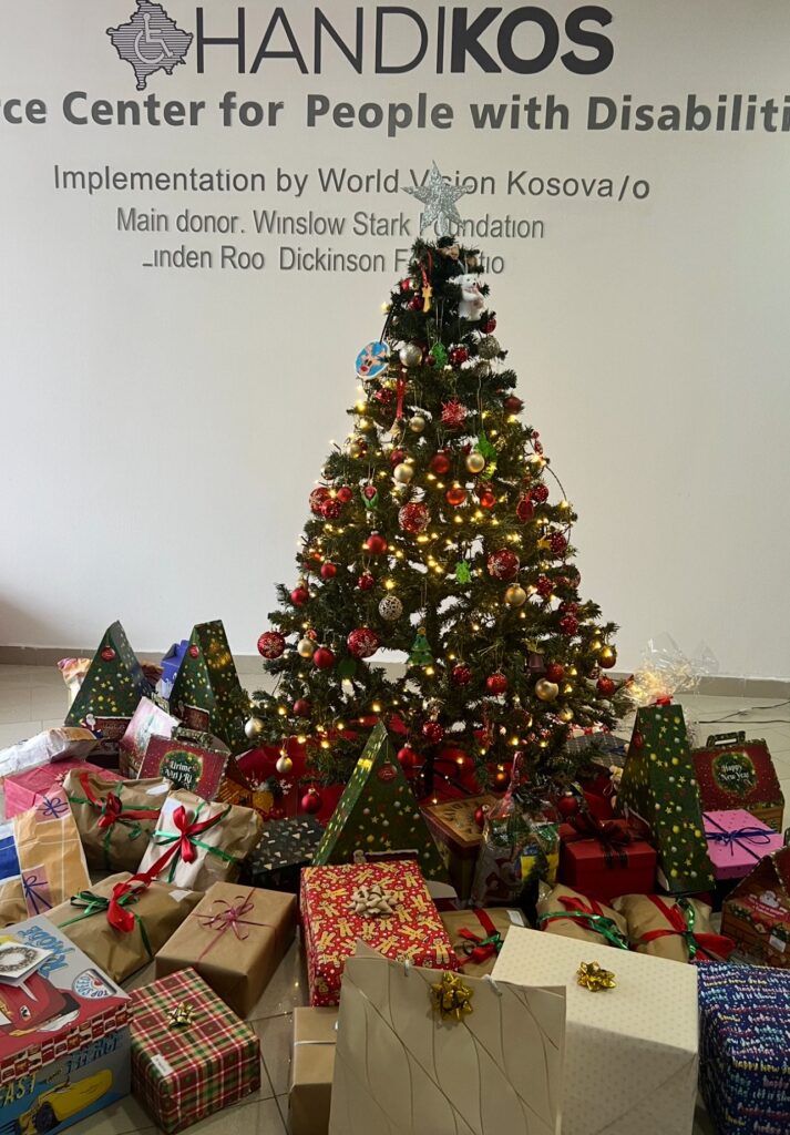 The staff of Credins Bank in Kosovo donated gift packages to the children of the HANDIKOS organization during the festive season, a small contribution with great value that brings joy to the children.